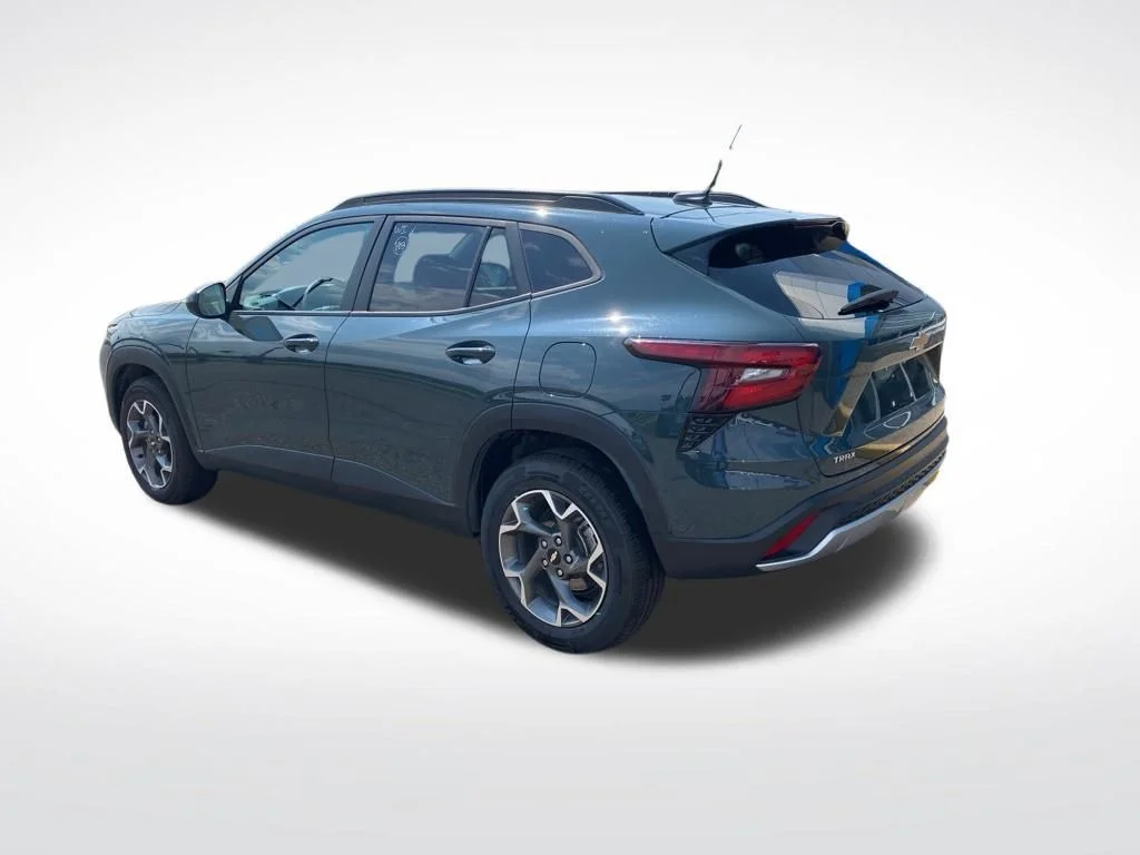Used 2025 Gray Chevrolet LT image 5