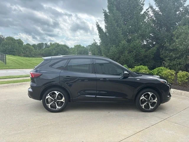Used 2025 Agate Black Metallic Ford ST-Line Elite image 5