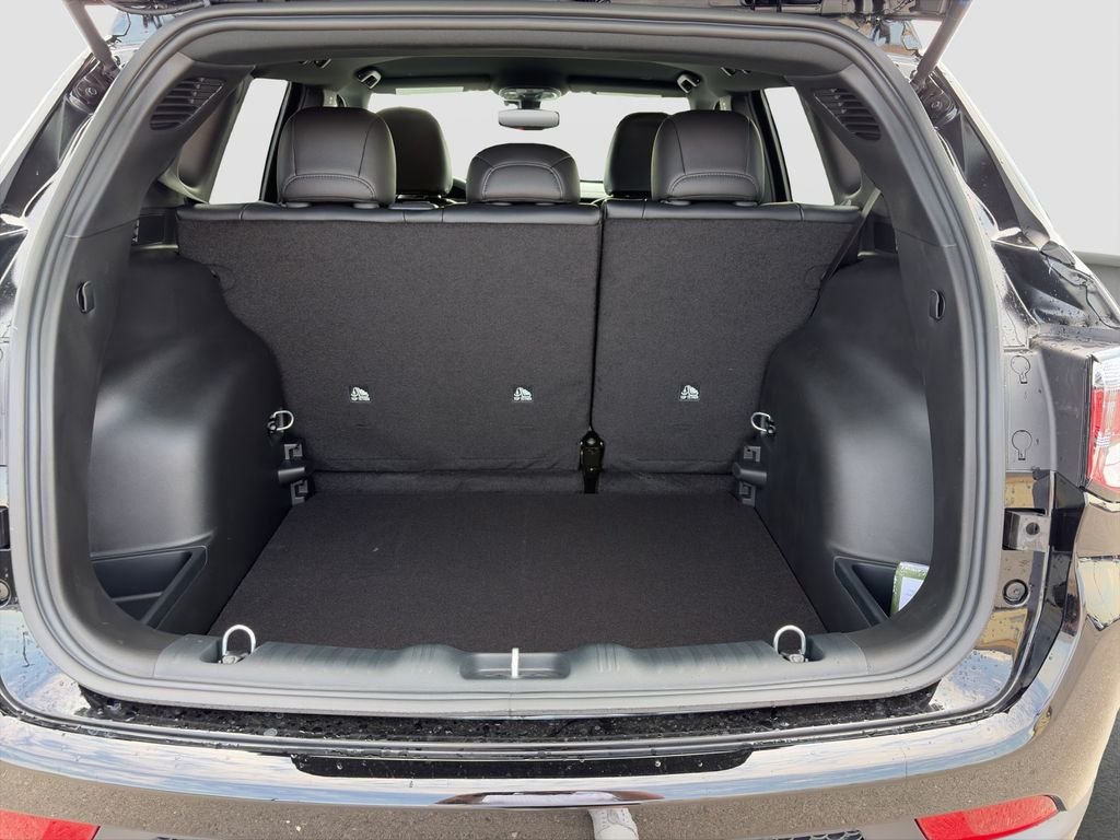 New 2026 Diamond Black Crystal Pearlcoat Jeep Latitude image 21