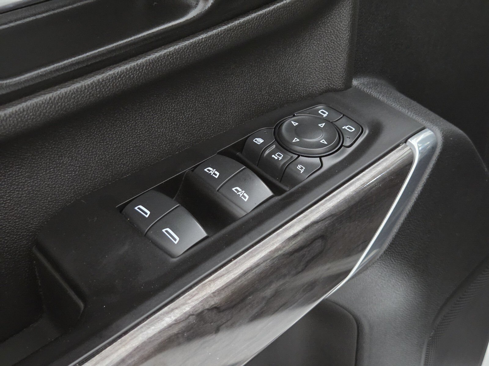 Used 2021 SUMMIT WHITE Chevrolet LTZ image 19