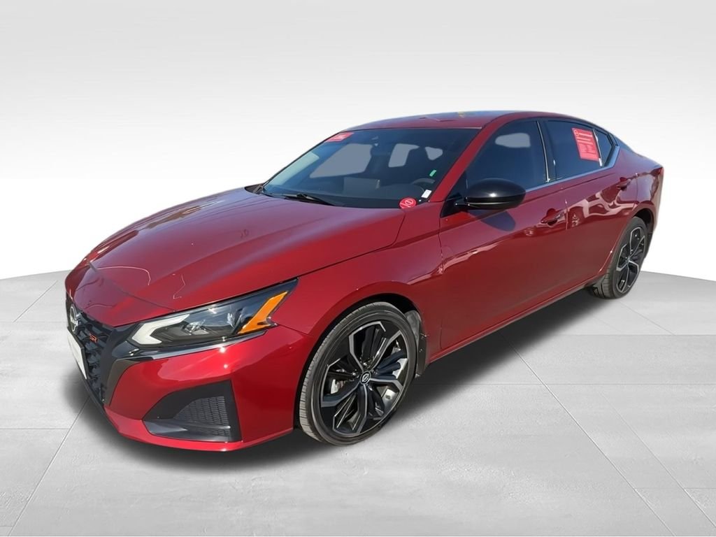 Used 2024 Red Nissan 2.5 SR image 4