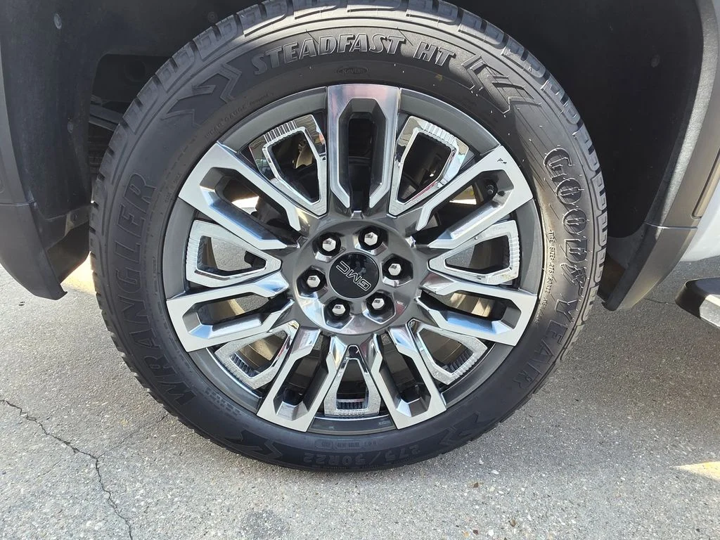 Used 2024 White GMC Denali image 23