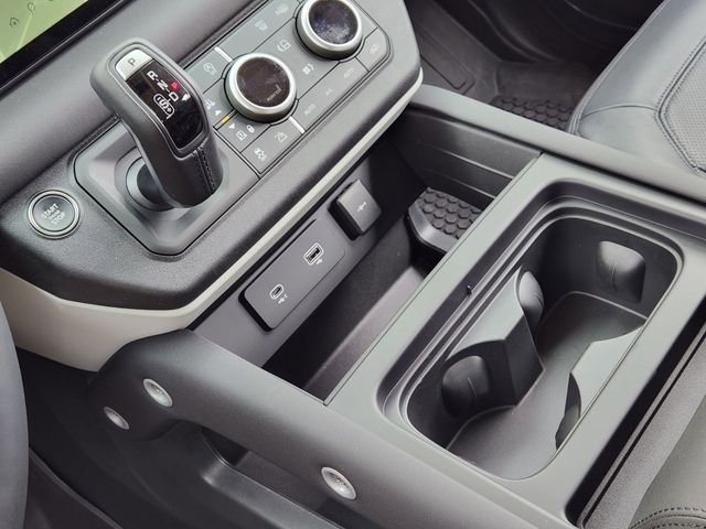 2024 Land Rover Defender thumbnail 20
