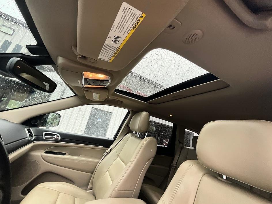 Used 2019 Gray Jeep Limited image 28
