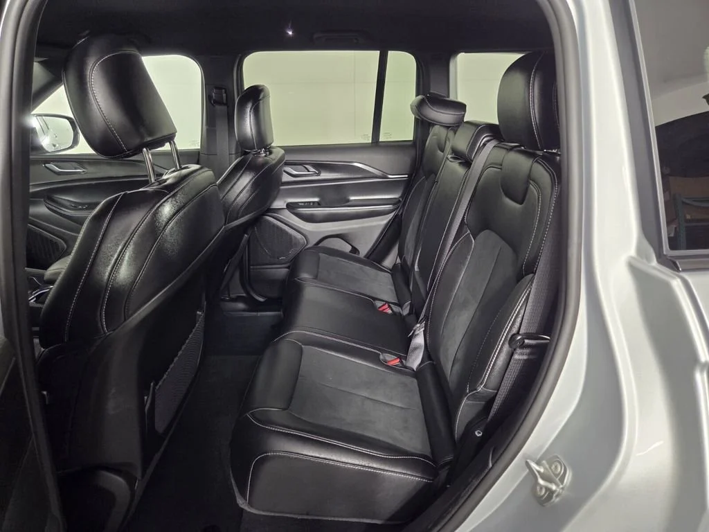 Used 2025 Silver Zynith Jeep Altitude image 25