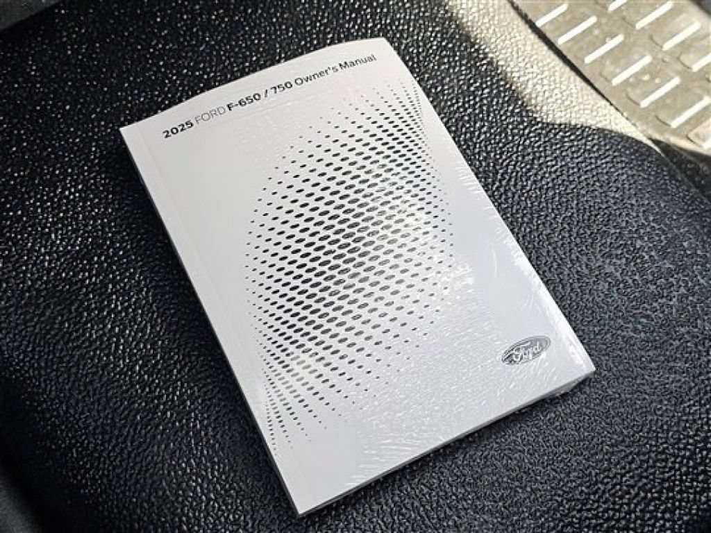 New 2025 Oxford White Ford Base image 14