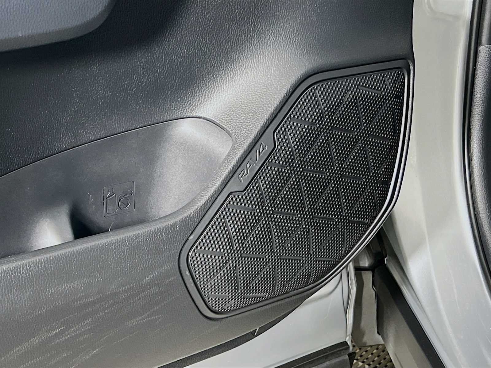 Used 2025 Silver Sky Metallic Toyota XLE image 18