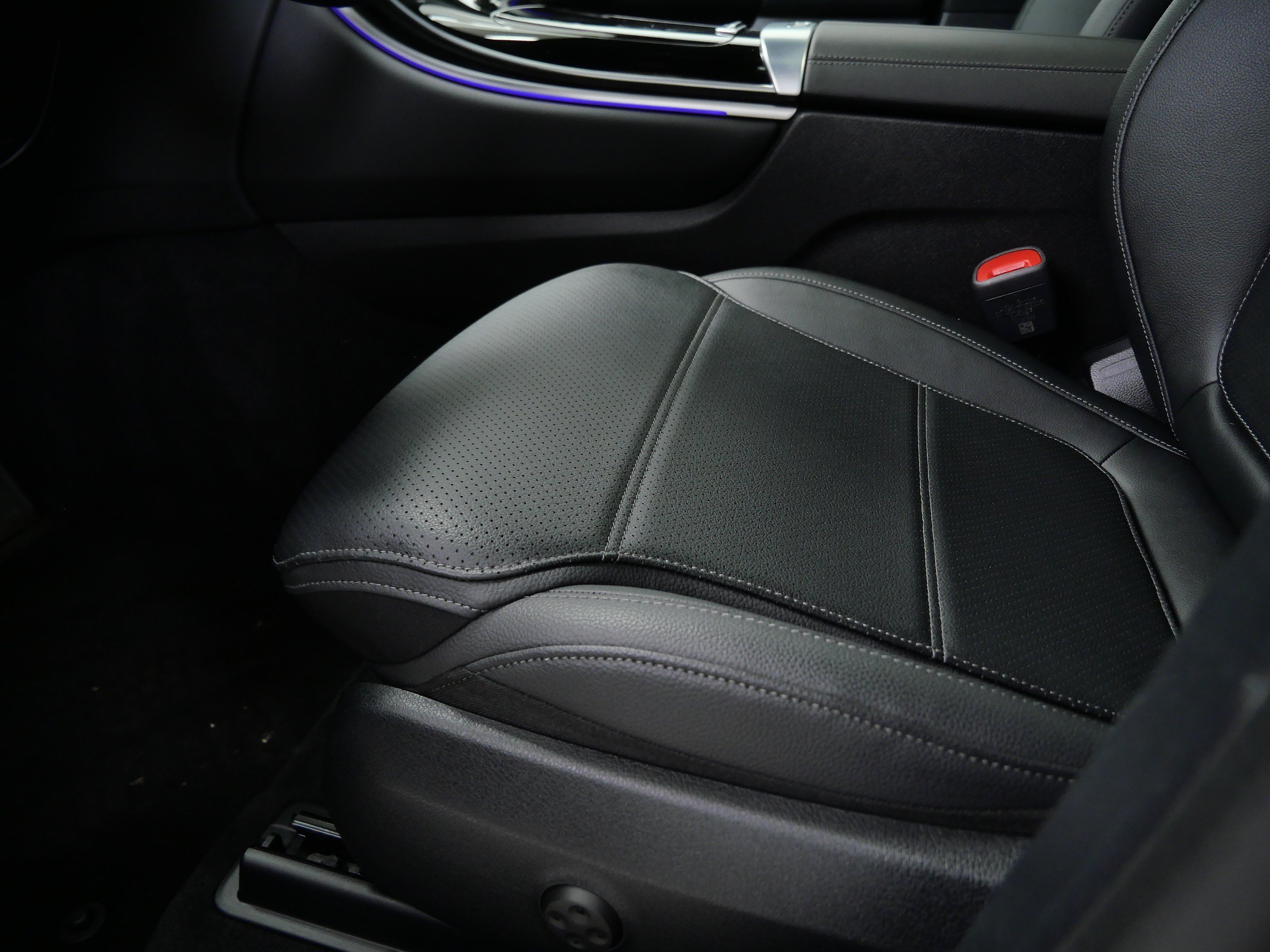 Certified Used 2026 Black Mercedes-Benz GLC 300 image 18