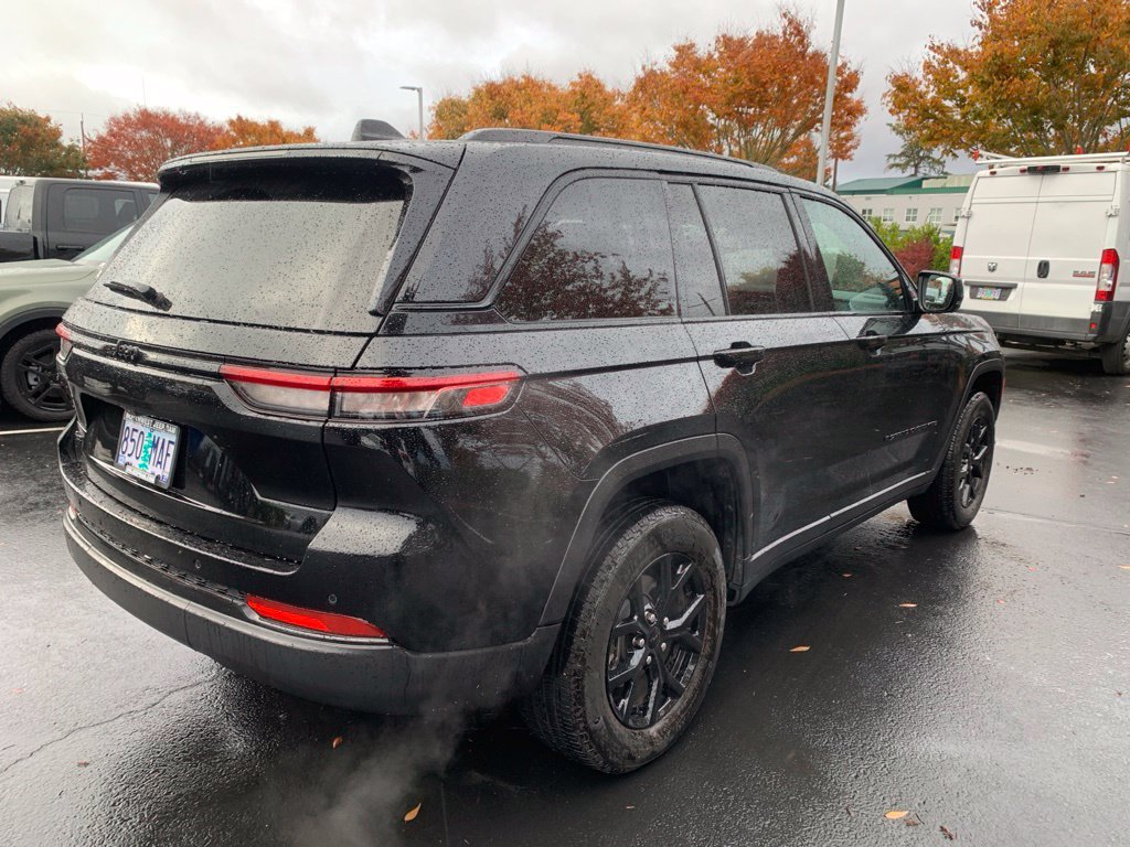 Used 2024 Diamond Black Crystal Pearlcoat Jeep Altitude X image 3
