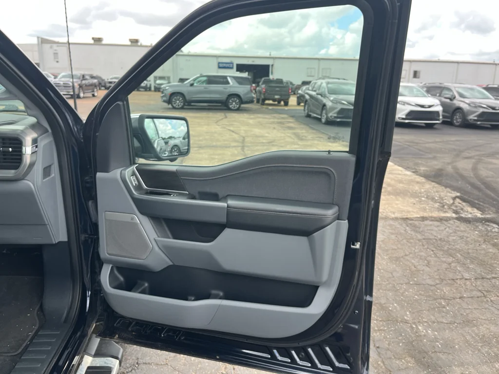 Used 2024 Antimatter Blue Metallic Ford LARIAT image 23