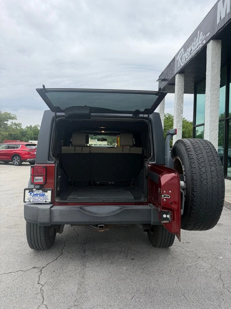 Used 2008 Red Jeep Unlimited X image 4