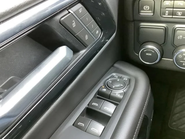 2025 Chevrolet Tahoe Premier - Photo 20