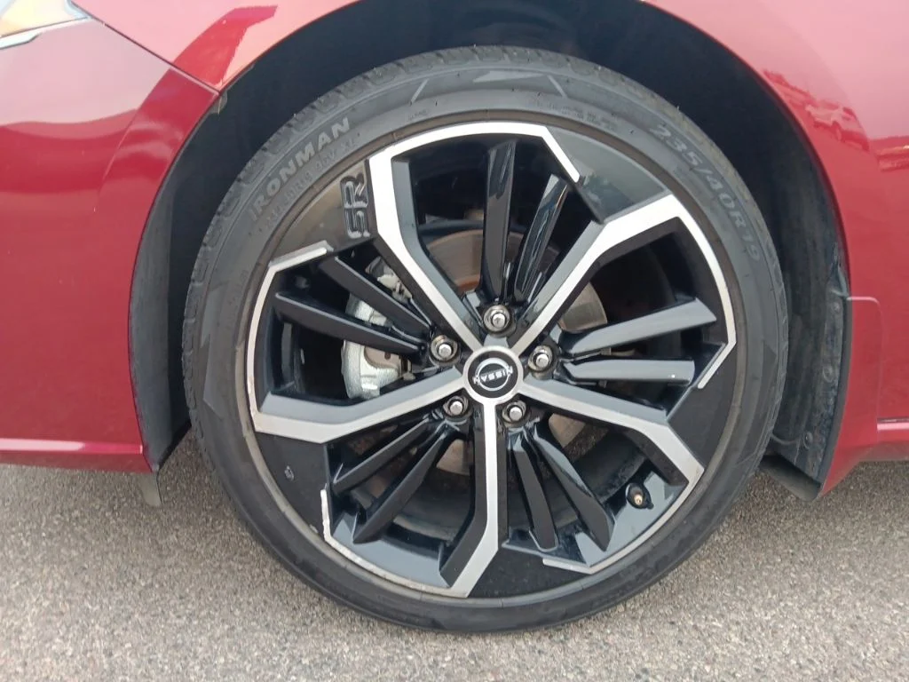 Used 2025 Scarlet Ember Nissan 2.5 SR image 10