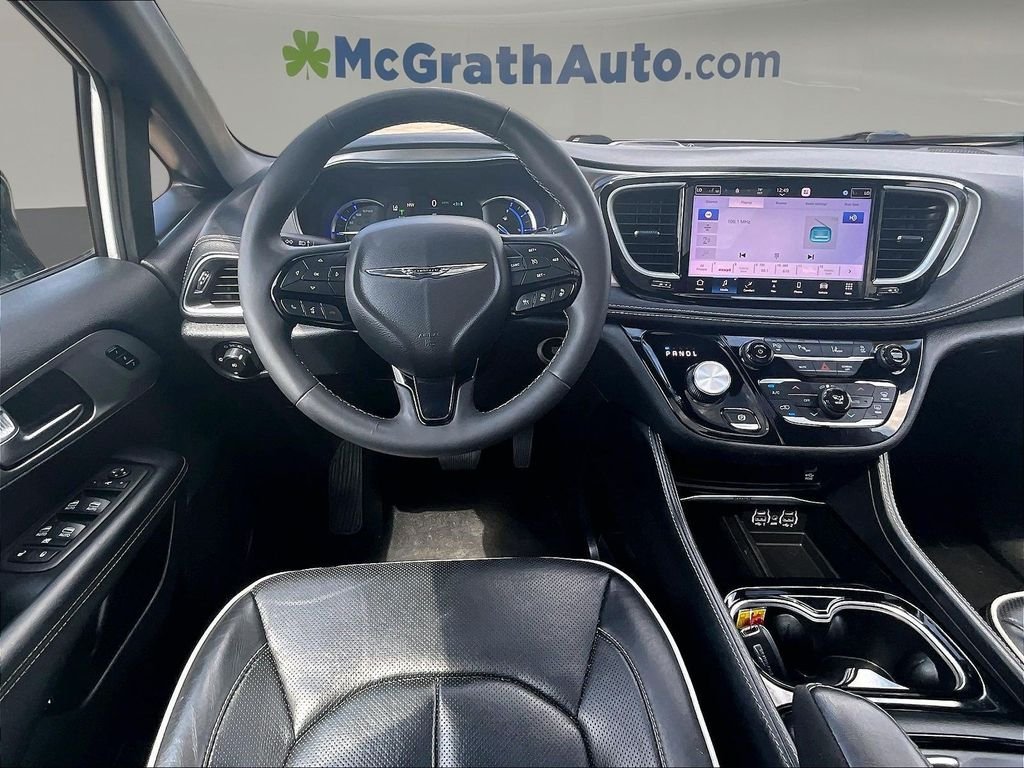 Used 2023 White Chrysler Limited image 10