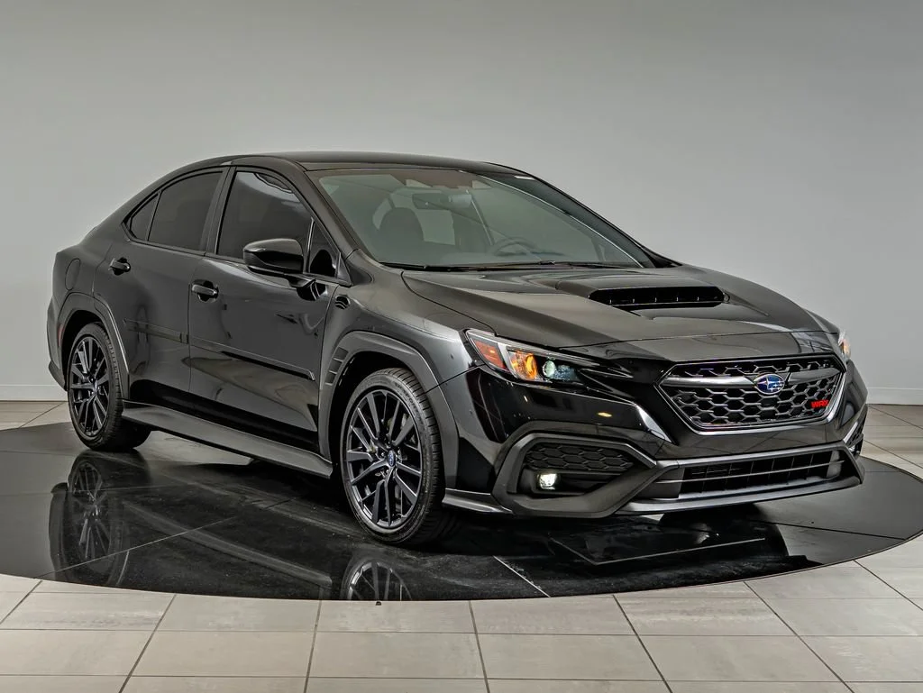 Used 2025 Crystal Black Silica Subaru Premium image 3
