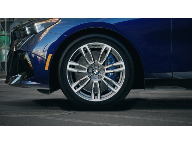New 2027 Tanzanite Blue II Metallic BMW  image 7