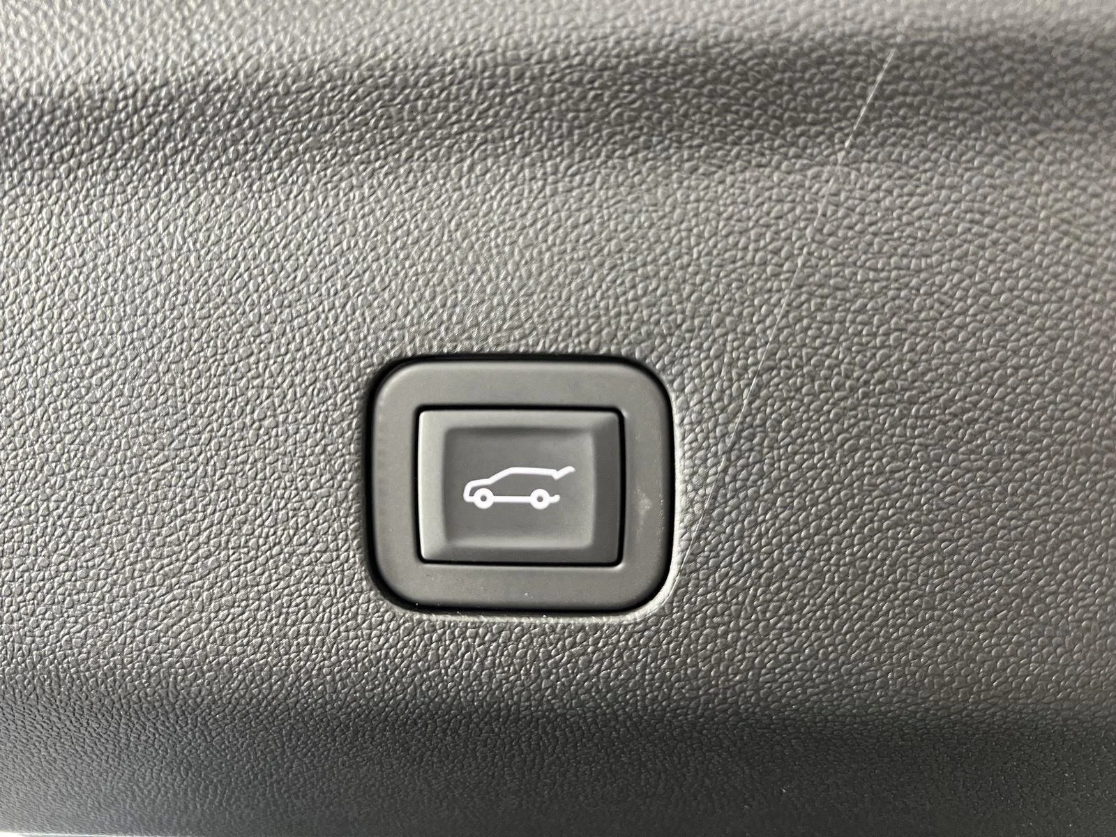 Used 2025 Iridescent Pearl Tricoat Chevrolet RST image 26