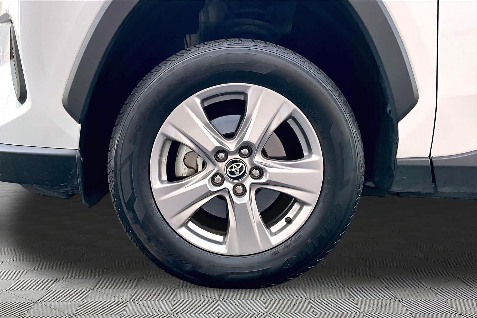 Used 2025 Ice Cap Toyota XLE image 11