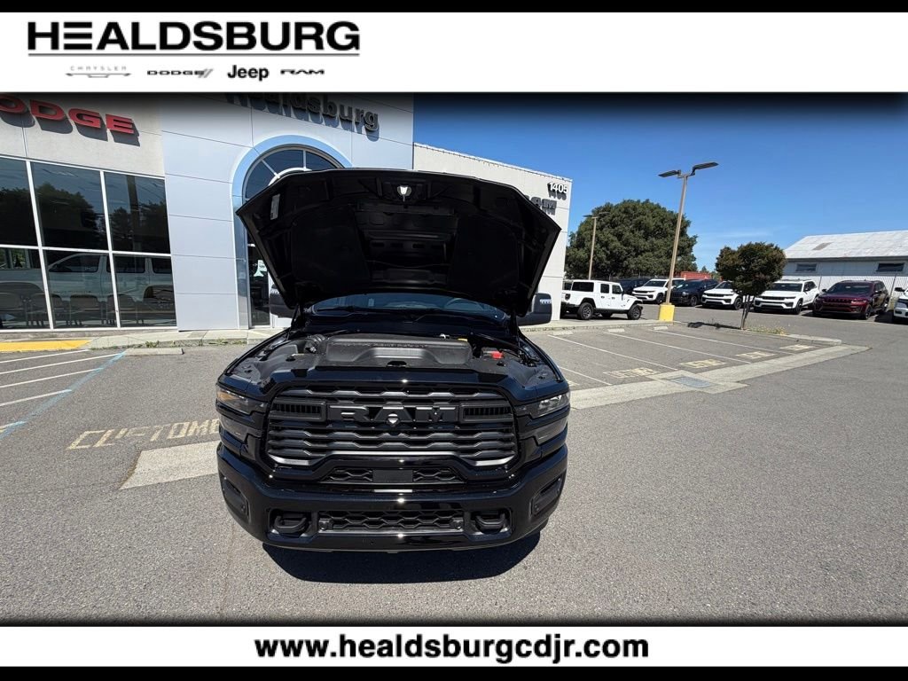 New 2026 Diamond Black Crystal Pearl-Coat Exterior Paint RAM Tradesman image 27