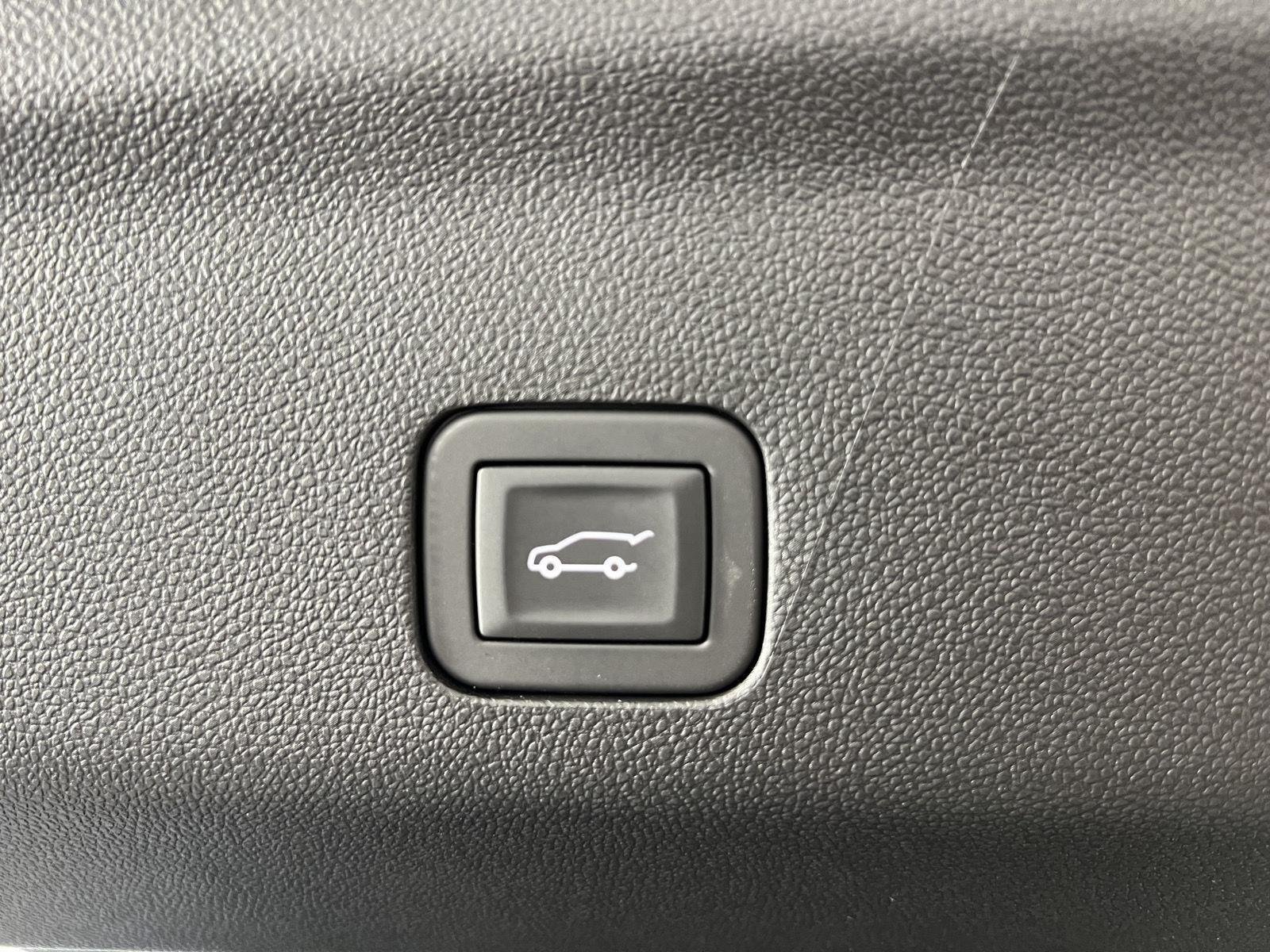 Used 2025 Iridescent Pearl Tricoat Chevrolet RST image 26