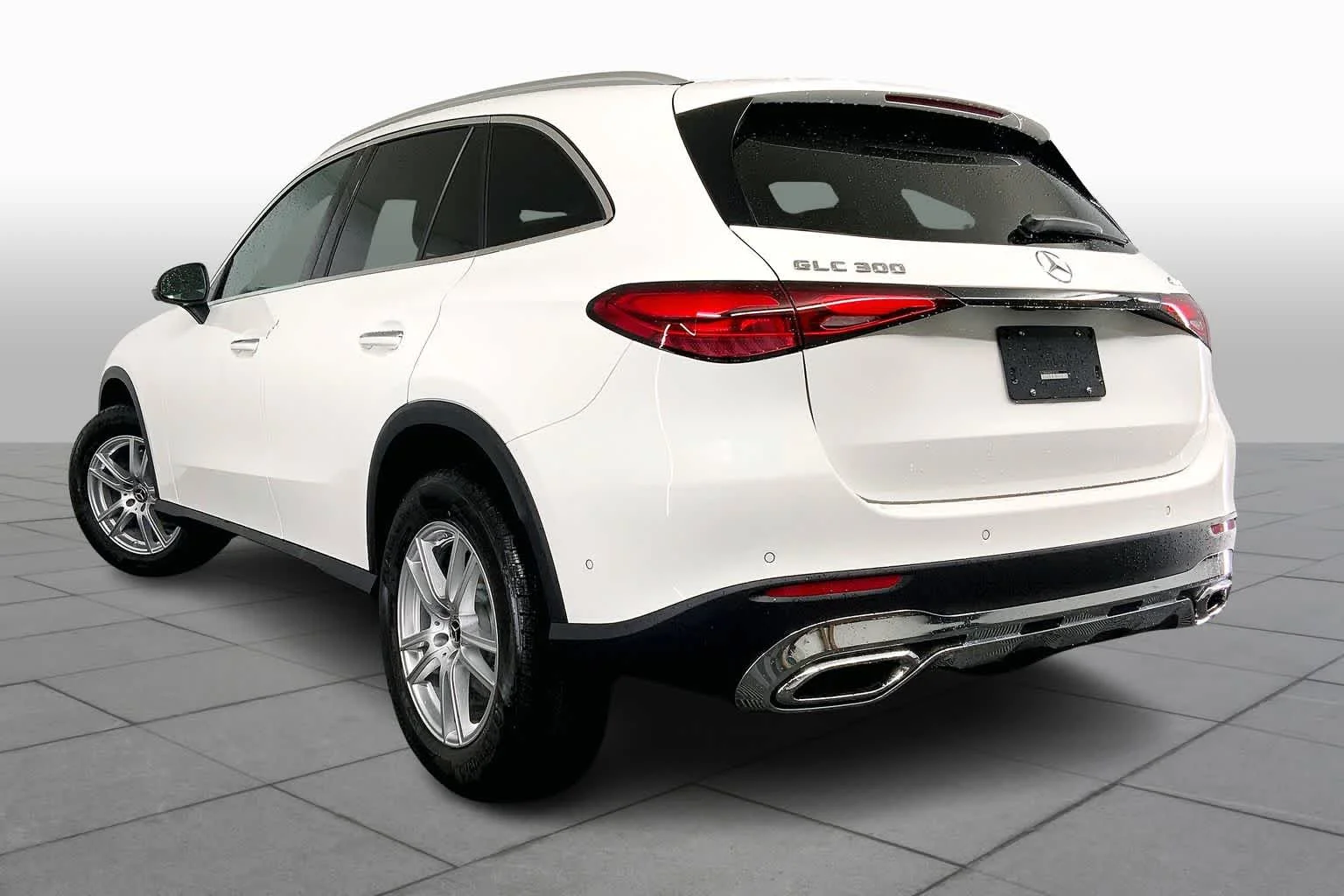 Used 2025 Polar White Mercedes-Benz GLC 300 image 4