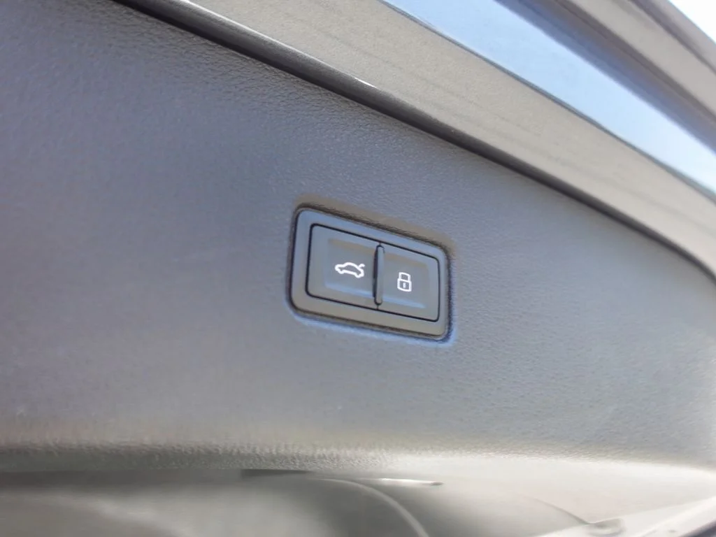 Used 2024 Daytona Gray Pearl Effect Audi 45 S line Premium image 27