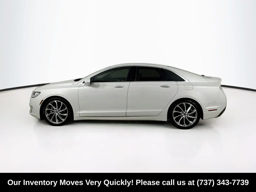 Used 2019 Pearl Metallic Lincoln Reserve image 4