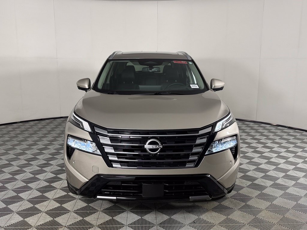 Used 2025 Gold Nissan Platinum image 3
