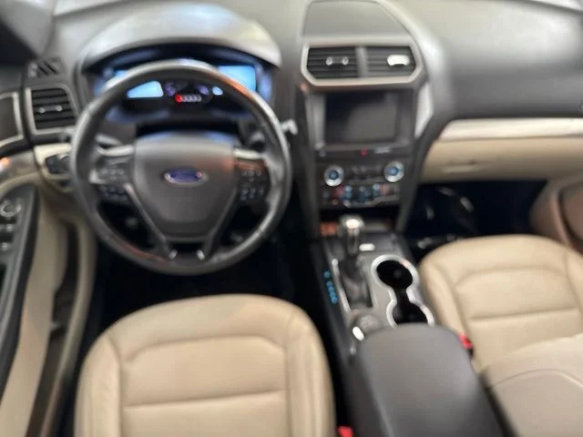 Used 2018 Silver Ford XLT image 22