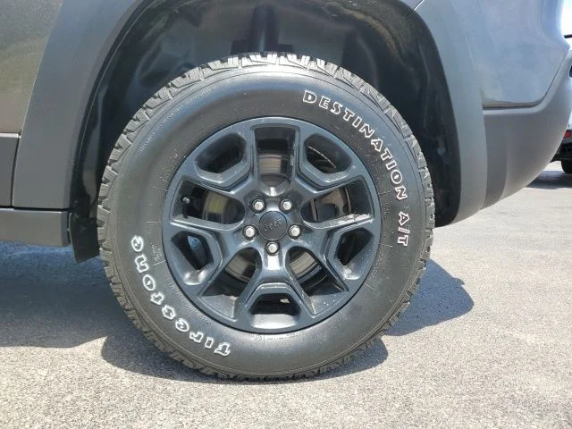 Used 2022 Gray Jeep X image 9