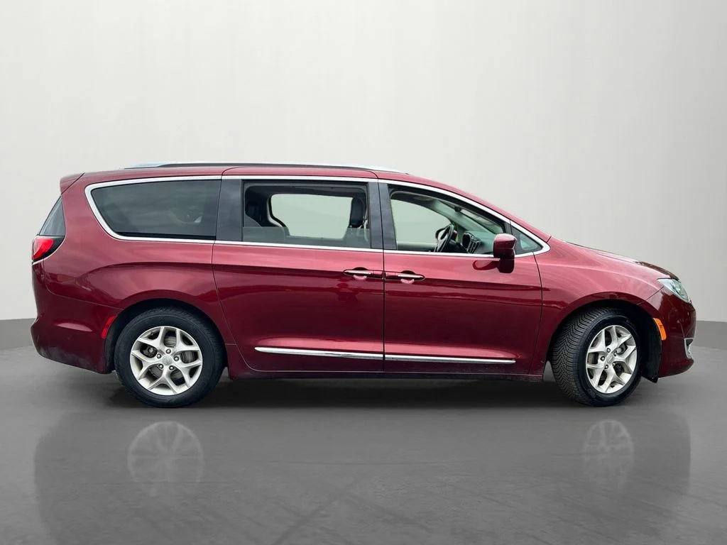 2020 Chrysler Pacifica Touring L's photo