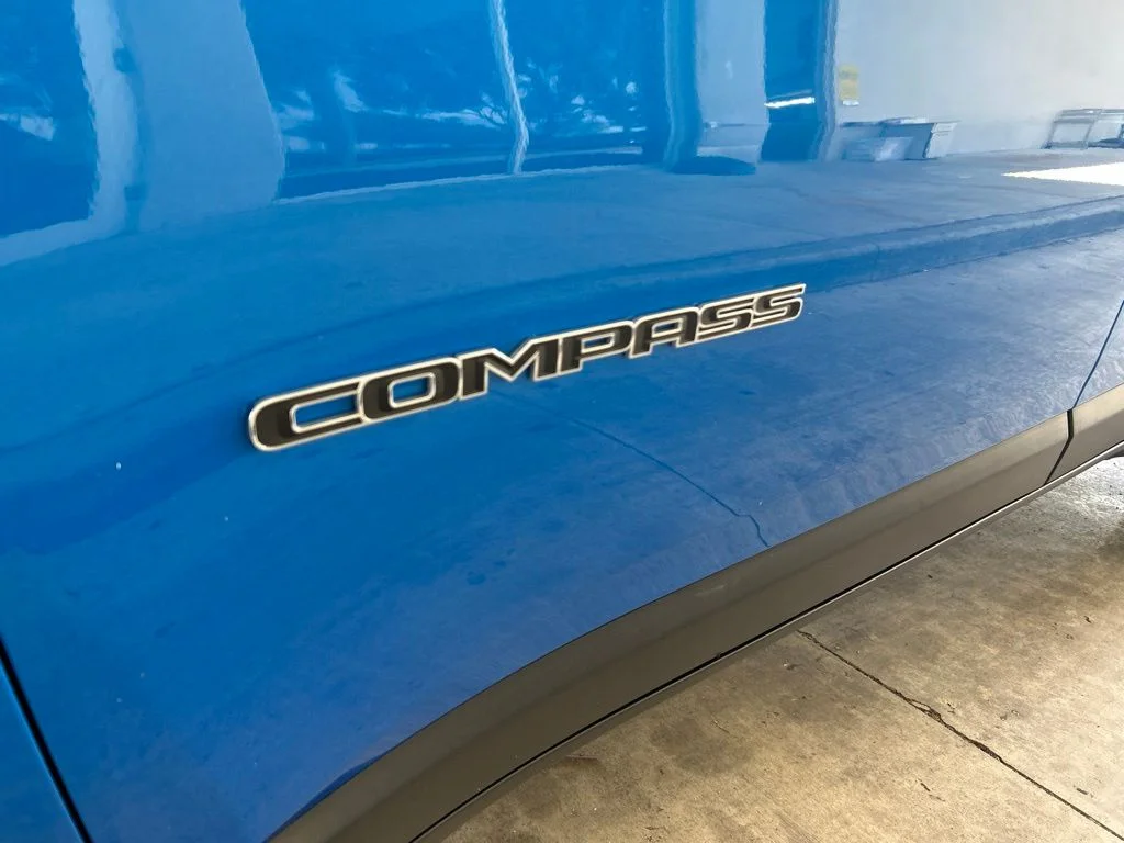 Used 2025 Blue Jeep Latitude image 15