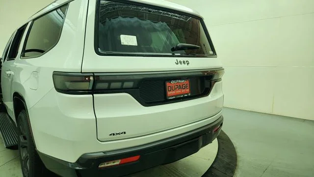 New 2026 Bright White Clear-Coat Exterior Paint Jeep Limited Altitude image 15