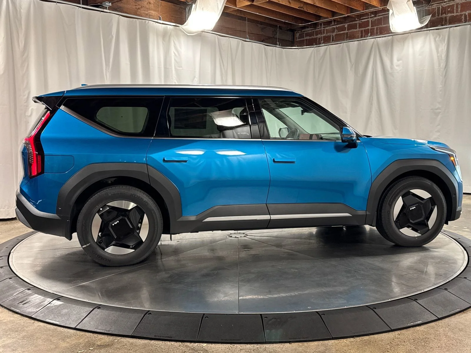 New 2026 Ocean Blue Kia Wind image 9