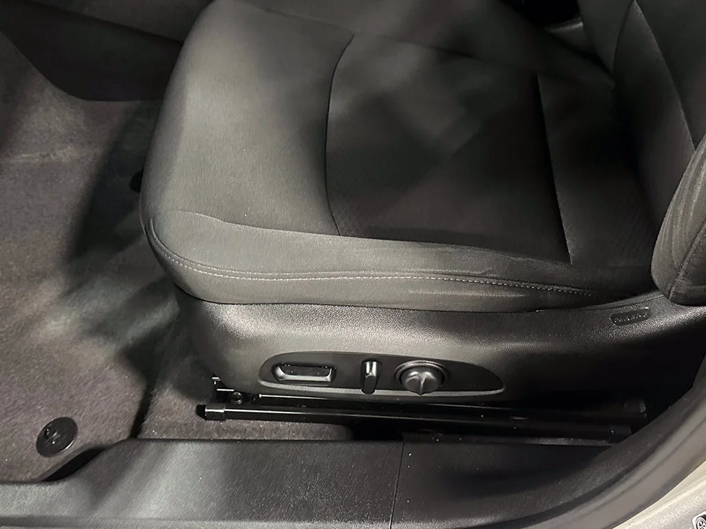Used 2020 SILVER ICE METALLIC Chevrolet LT image 20