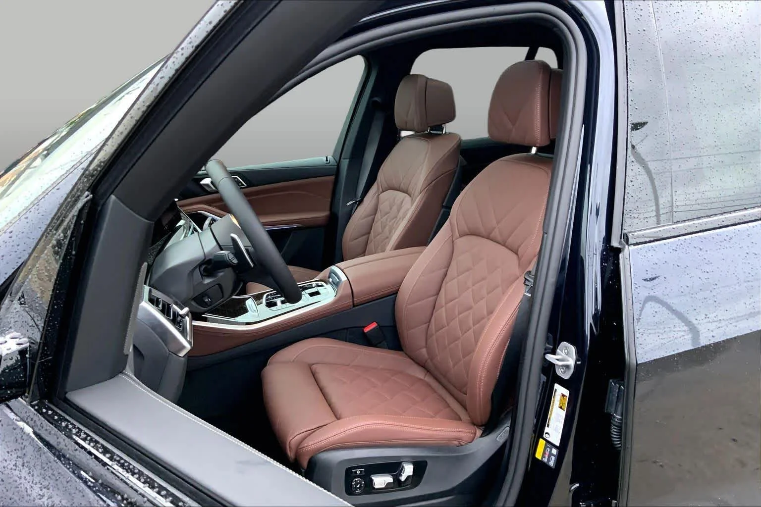 New 2026 Carbon Black Metallic BMW xDrive50e image 9