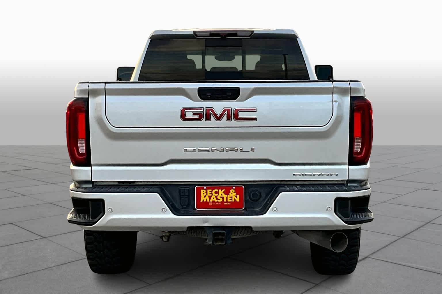 Used 2022 Quicksilver Metallic GMC Denali image 4