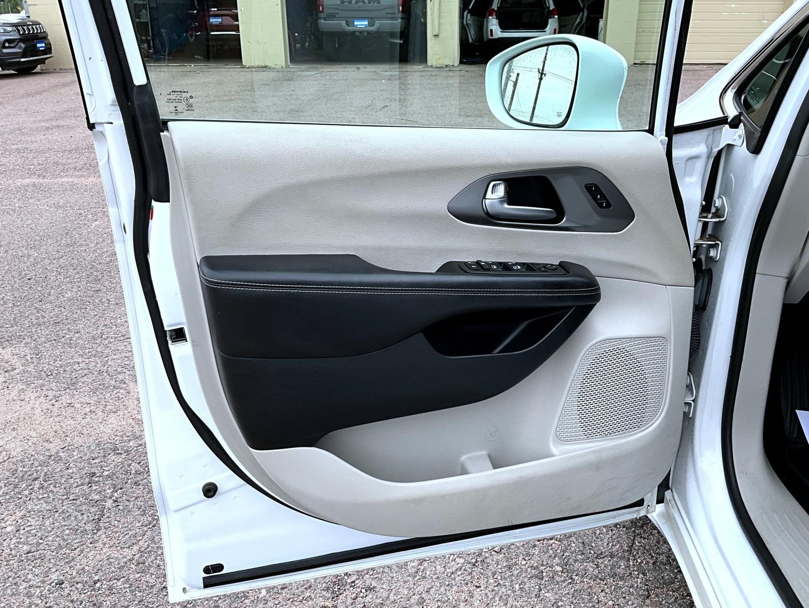 Certified Used 2022 White Chrysler Touring L image 10