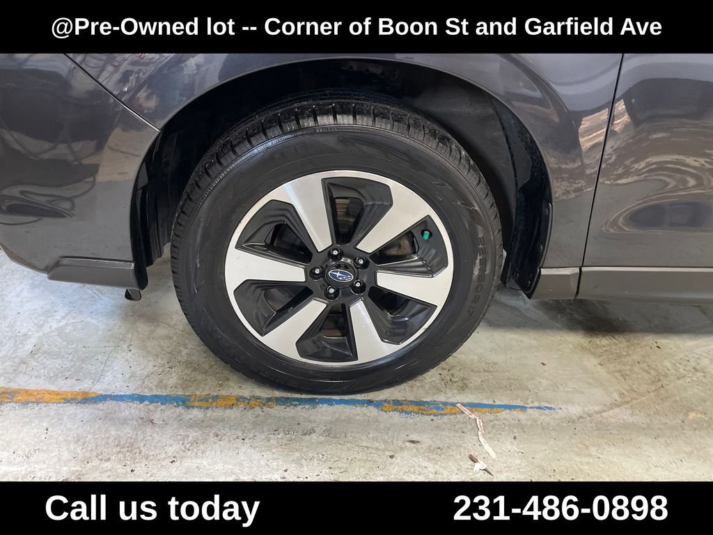 Used 2018 Gray Subaru 2.5i Premium image 11