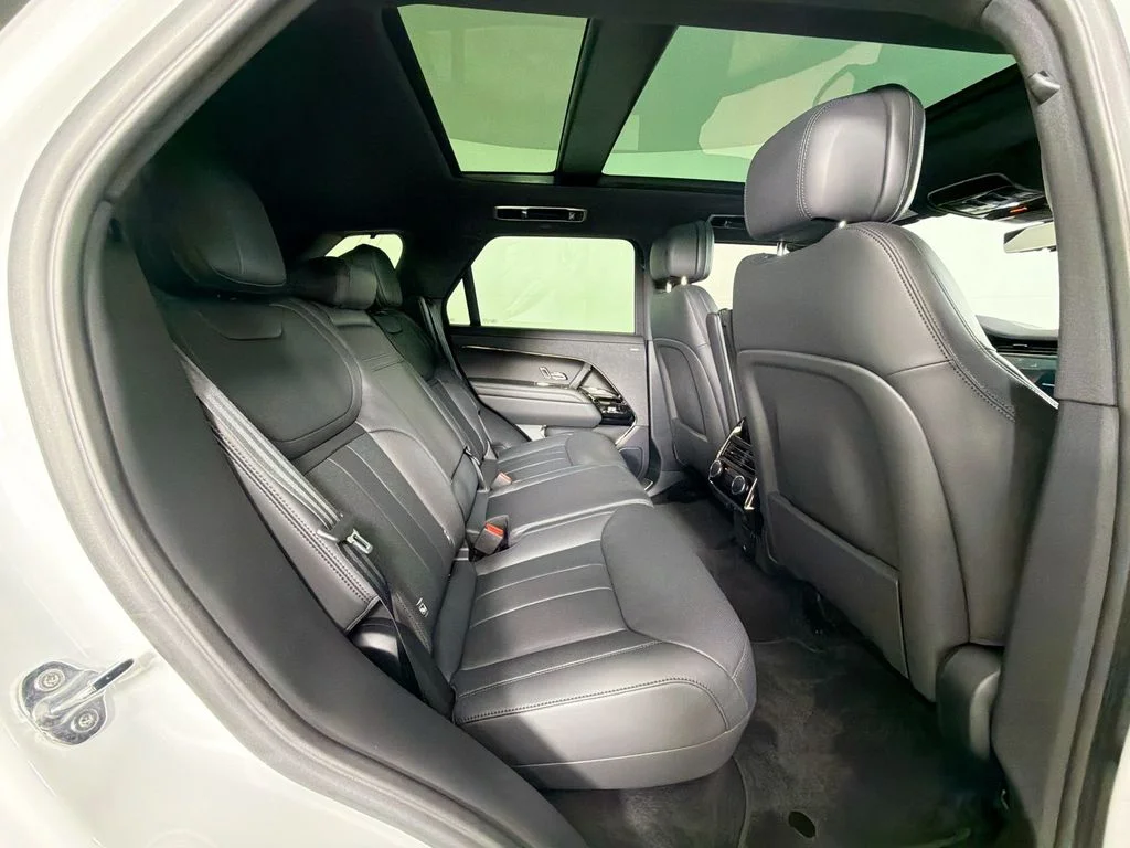 Used 2026 White Land Rover Dynamic SE image 29