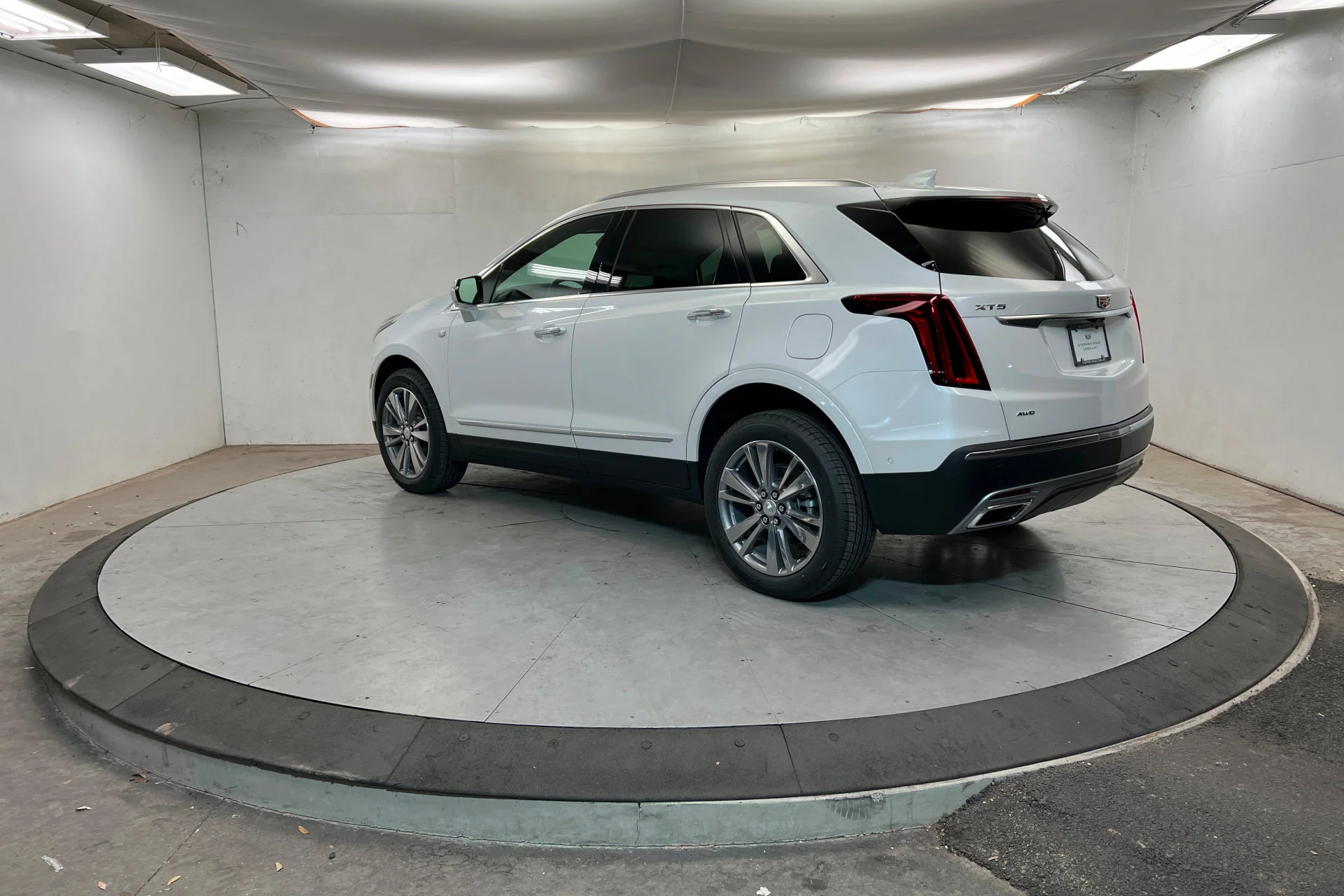 New 2026 Crystal White Tricoat Cadillac Premium Luxury image 3