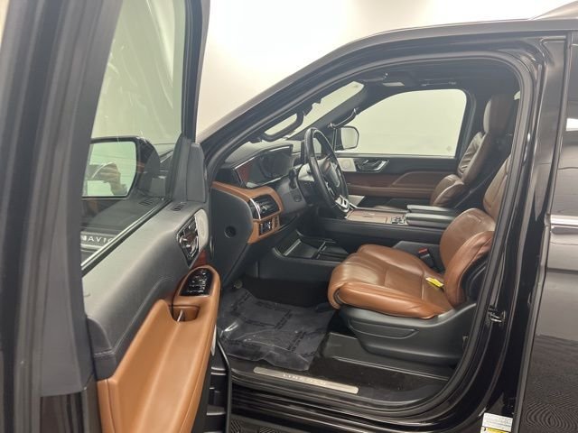 Used 2023 Black Lincoln L Reserve image 15