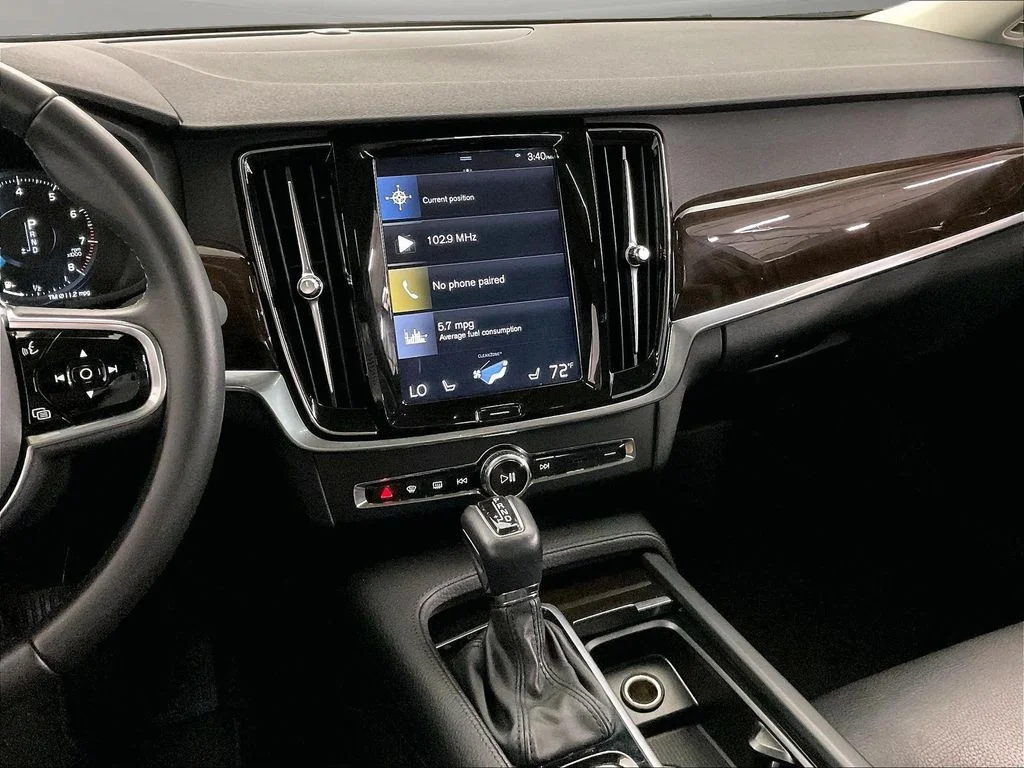Used 2019 Gray Volvo T6 Momentum image 9