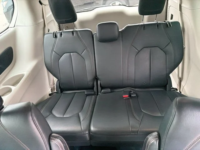 Used 2017 Red Chrysler Touring L Plus image 5