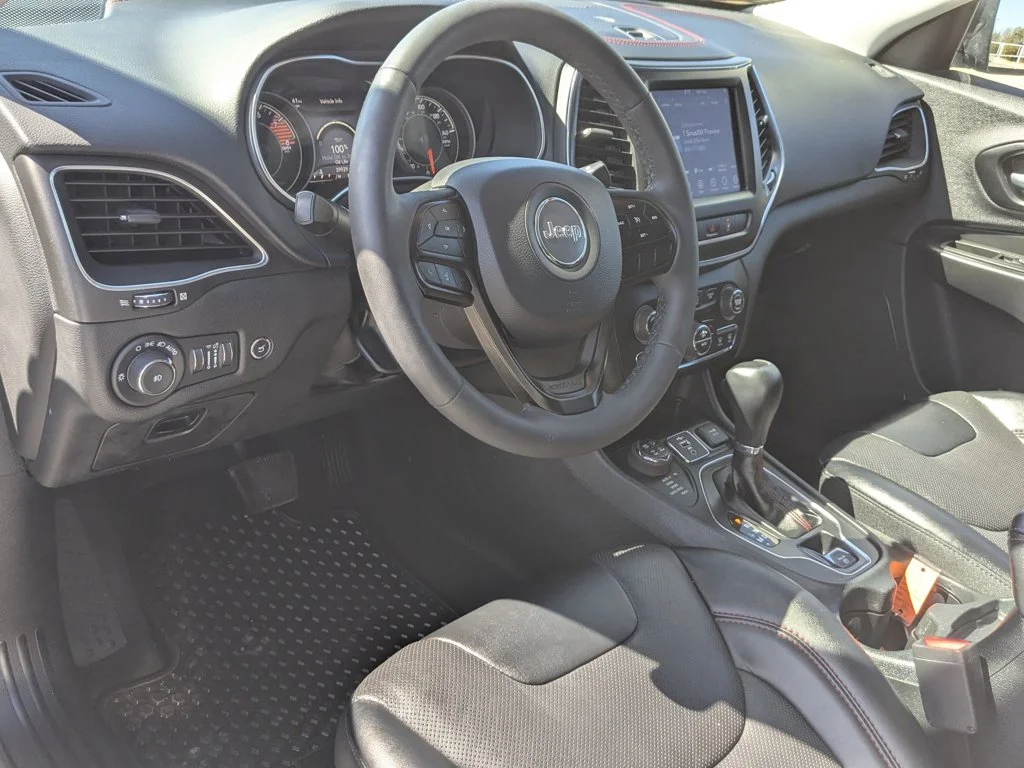 Used 2022 Bright White Clearcoat Jeep Trailhawk image 13