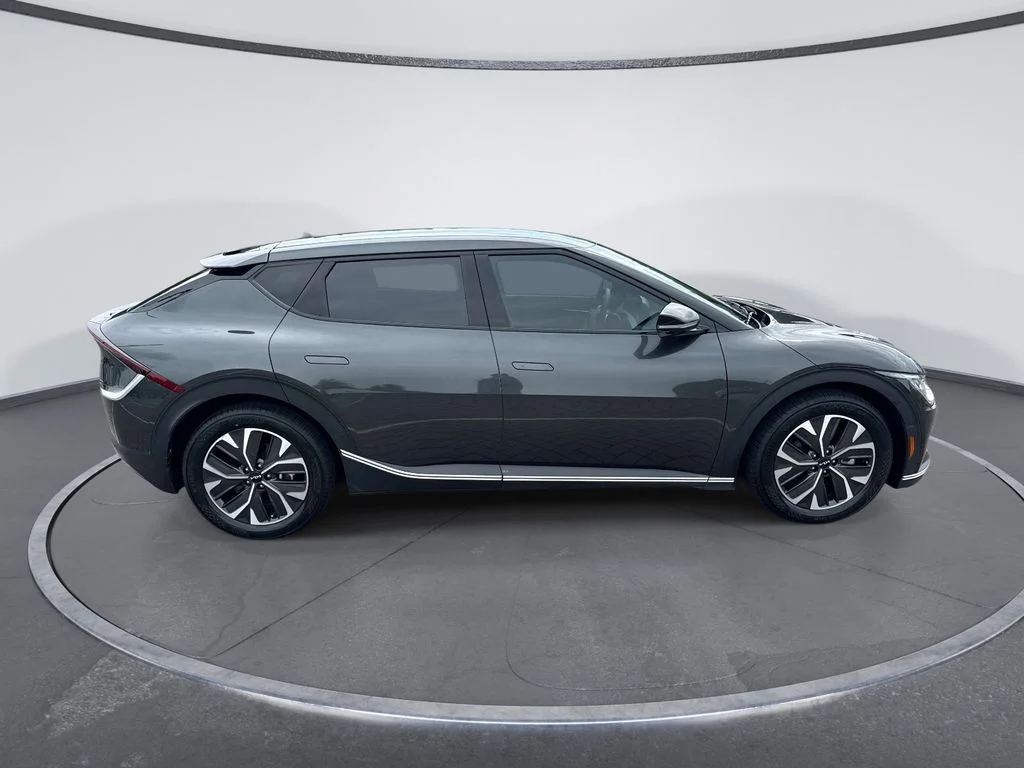 Used 2024 Gray Kia Light image 8