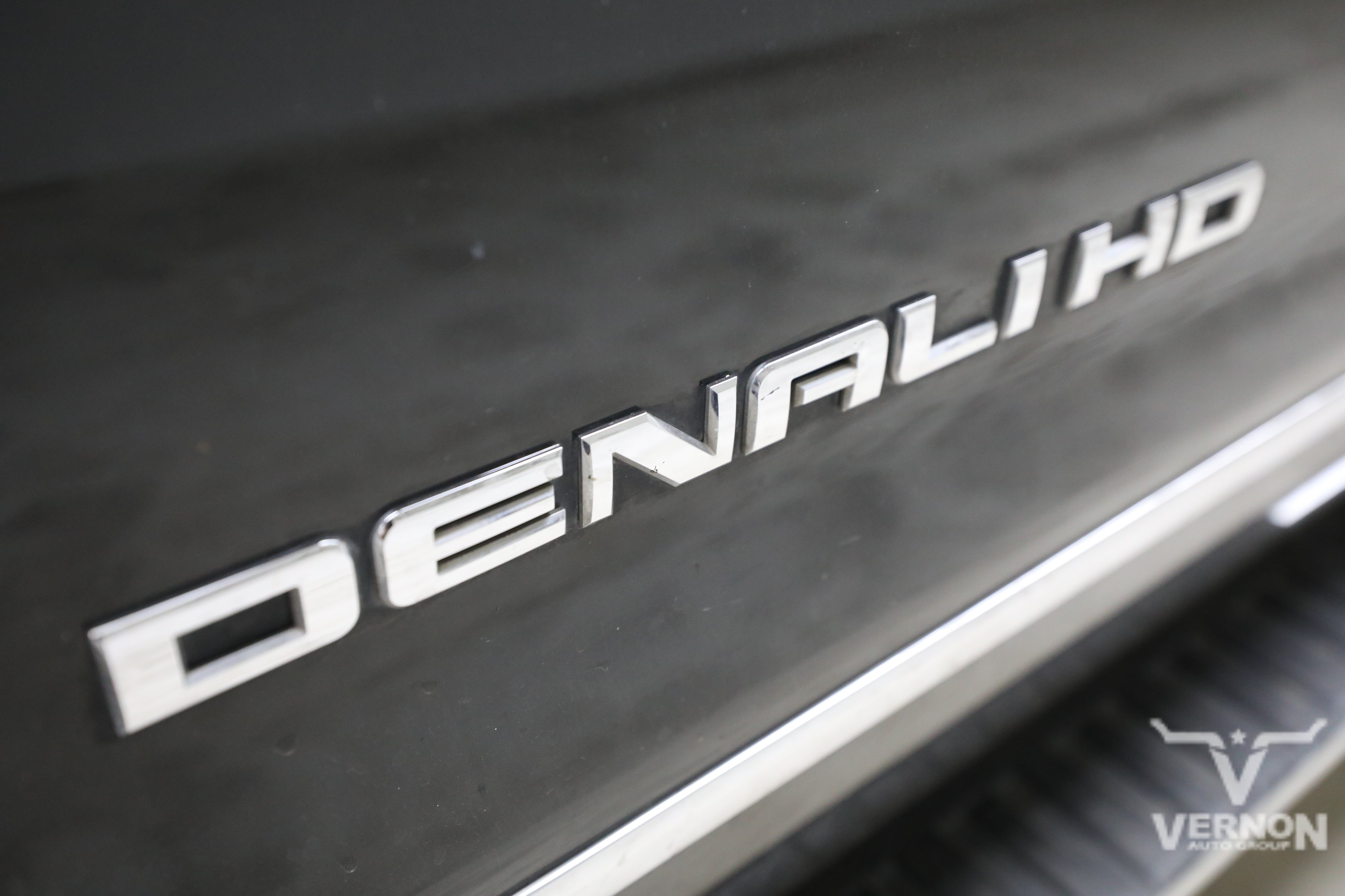 Used 2018 Onyx Black GMC Y image 12
