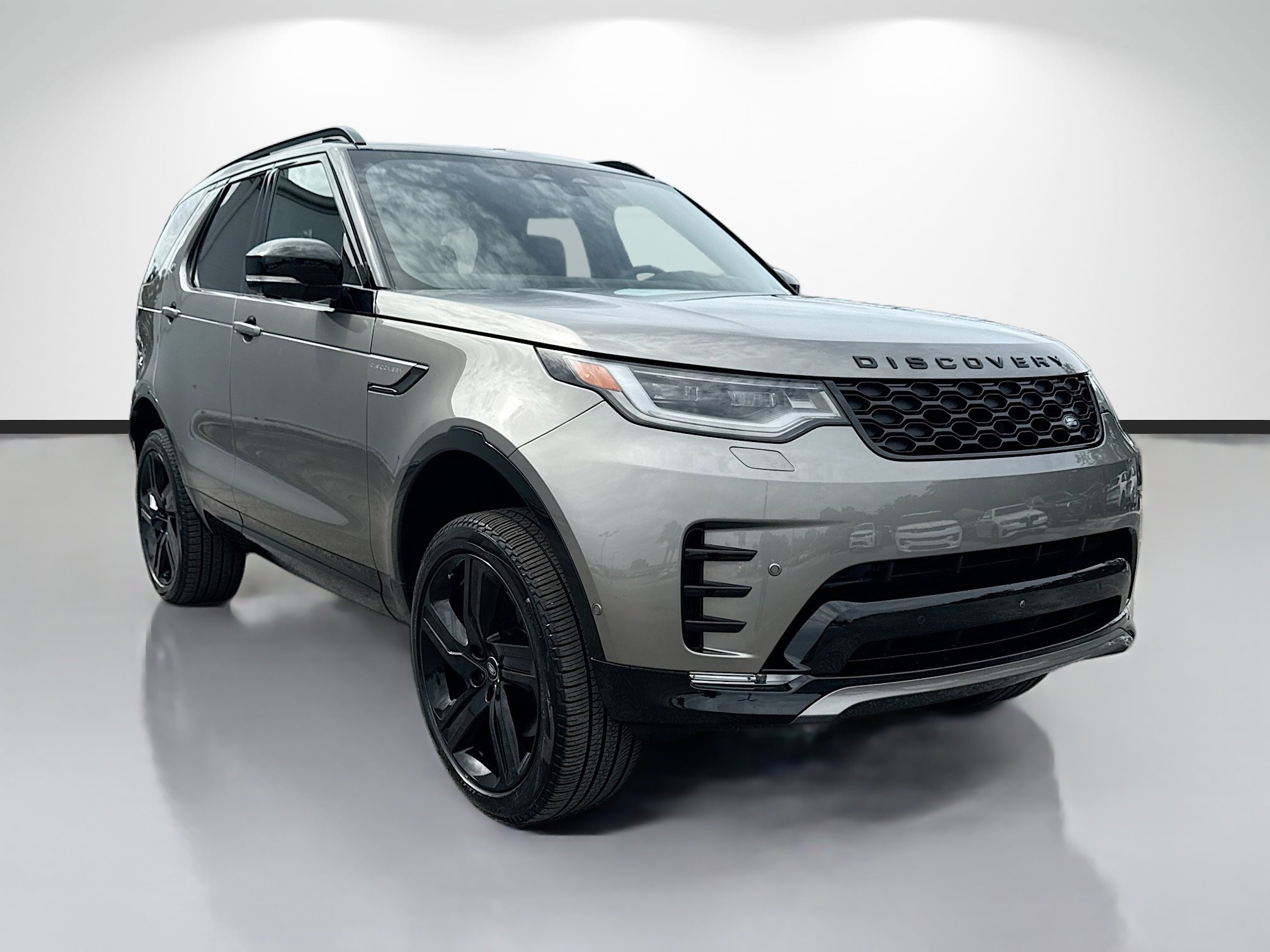 Certified Used 2025 Silver Land Rover Dynamic SE image 7
