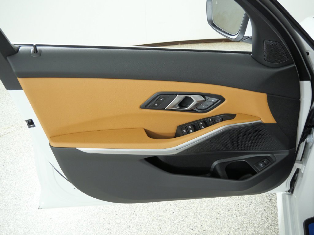 New 2026 Mineral White Metallic BMW 330i xDrive image 32