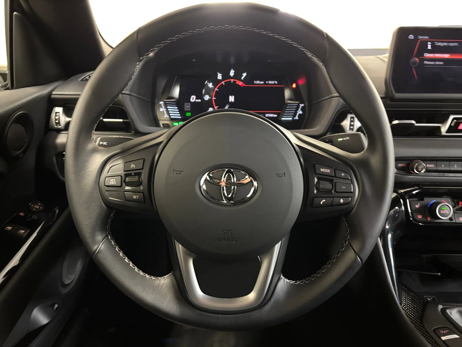 Used 2025 White Toyota 3.0 image 13